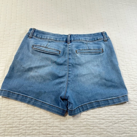 Magnolia Stretchy Sky Blue Denim Shorts - Picture 2 of 10